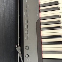 電子ピアノ　カシオ　プリヴィア　CASIO　PRIVIA　SAMPLING PX-830    ブラックウッド調仕上げ　動作確認済　鍵盤他全て消毒済　標準鍵88    音色16    内蔵曲60   タッチレスポンス　レッスン機能録音機能　SDカード対応　USB端子 ヘッドホン付き　16音色を内蔵の画像