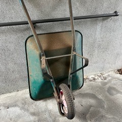 一輪車（ネコ）浅型 グリーン サビあり 現状渡しの画像