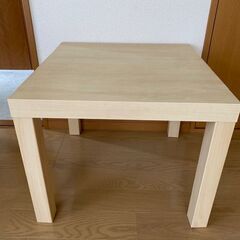 IKEA シングルベッド、マットレス、コーヒーテーブルの画像