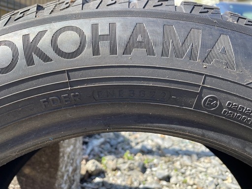 バリ溝 30アルファード スタッドレスタイヤ4本　215/60R17 タイヤ値上がりしますので今のうちに