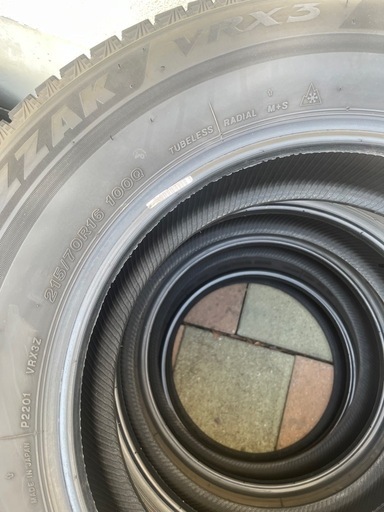組み替え込み 215/70r16 スタッドレスタイヤ VRX3
