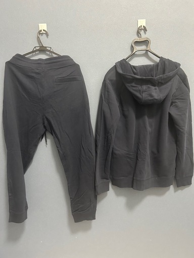 HUGO BOSS（ヒューゴボス） ダークグレー フード付きセットアップ