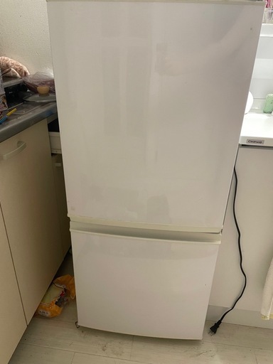 【緊急処分‼️】SHARP冷蔵庫お譲りいたします。 シャープ SHARP 冷蔵庫 3ドア 374L どっちもドア(両開き) プラズマ
