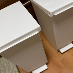 足踏みゴミ箱の画像