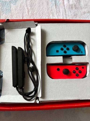 取引中　switch本体　ケース付き