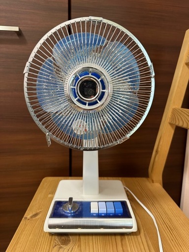 コイズミ ミニ扇風機 KLF-2035 レトロ 昭和 生産終了品 販売終了】レトロデザイン ミニ扇風機KLF-2035 | コイズミオンライン
