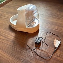 【美品】ドリンクウェル プラチナム ペットファウンテン（自動給水器）の画像