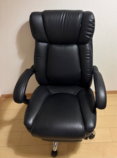 近場なら配送します　高級感あり✨リクライニング付きオフィスチェア（ブラック）　オットマン付き
