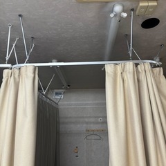 厚手のカーテンの画像