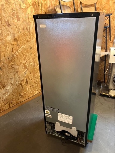 【中古】ブラック冷蔵庫 YRZ-F15LK 156L