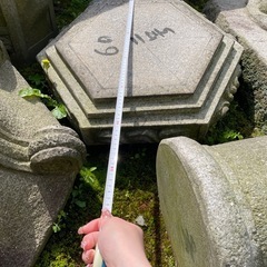 地震後　石灯籠　庭石の画像