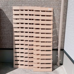 クイーンサイズベットフレームの画像