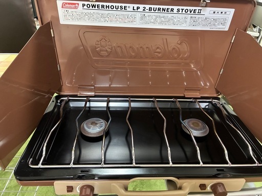 コールマンバーナーと調理台とテーブルセット
