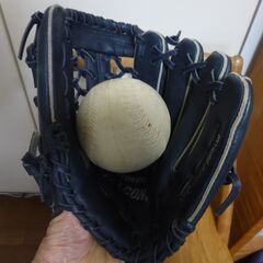 子供用グローブ２個　ボール1個の画像