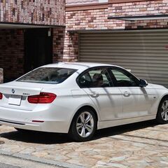 検査10年1月320i スポーツ 実走行6万km/HDDナビ/Bluetoothオーディオ/バックカメラ/コンフォートアクセス/デイライト/点検記録簿/ミラーETCの画像