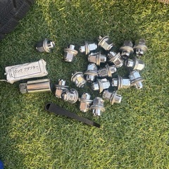 トヨタ プリウス純正ホイール付きスタッドレスタイヤ4本セットの画像