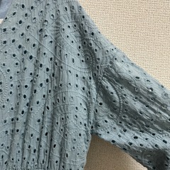 【春夏　レースドット調フレアロングワンピース】の画像