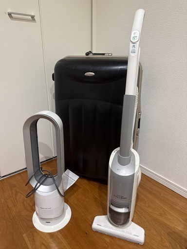 dyson掃除機中古お譲り先決まりました。 dyson hot+cool 、SHARP CYCLONE掃除機、SAMSONITEスーツケース (よし