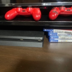 セット　テレビ　43 、ps4slim 、ゲームコントローラー2個が付属します。の画像