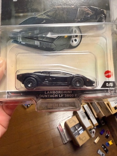 ホットウィール　チェイス　カウンタック Amazon.com: Hot Wheels Lamborghini Countach LPI 800-4 