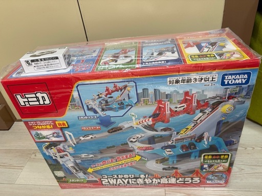 トミカワールド コースがのび~る!2WAYにぎやか高速どうろ　新品未開封
