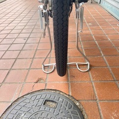 大阪市内配達無料ヤマハ電動自転車ホワイトバッテリー8.9Ahタイヤ26インチの画像