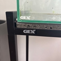 キューブ水槽、スチールラック、LEDの画像