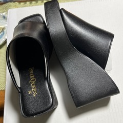 【新品】黒のサンダルの画像