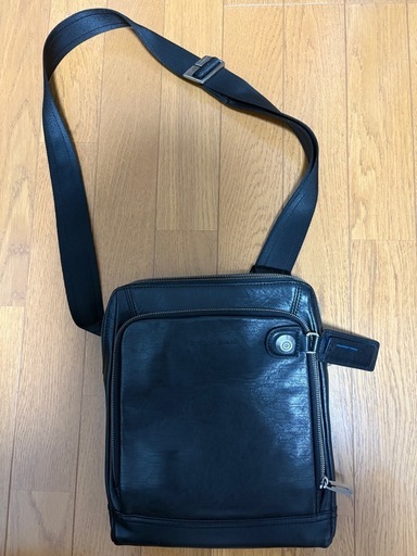 PIQUADRO（ピクアドロ）メンズ　ボディバッグ