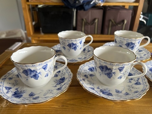 新品箱付き　高級陶器　NARUMI カップ&ソーサー 5客セット