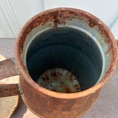 アンティークの牛乳缶の画像