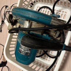 マキタ（Makita）の電気マルノコ「5637BA」です。 刃径: 165mm 最大切込み深さ: 57mm（90°時）の画像