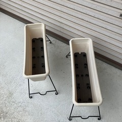 脚付プランター　２個セットの画像
