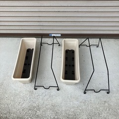 脚付プランター　２個セットの画像