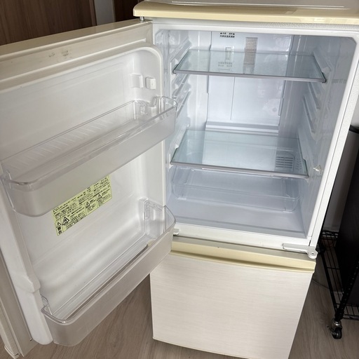 冷蔵庫　SHARP   137リットル　2019年製　一人暮らし用