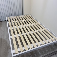 セミダブルのベッドの画像