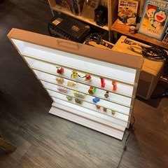 LED照明付き　コレクションラック　高さ約76.5cm（ディスプレー、棚）の画像