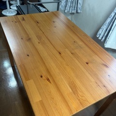 食事だけでなくみんなで卓球も楽しめます！人気のIKEAダイニングテーブルヨックモック2台セットの画像