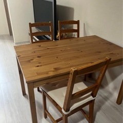 ダイニングテーブルの画像
