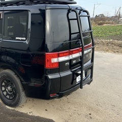 デリカ　リアラダーの画像