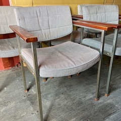 傷んだ応接椅子 5脚（汚れ仕事の作業場などに）の画像