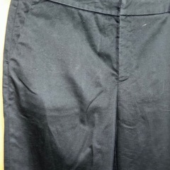 ユニクロ 黒パンツ スーツにもの画像