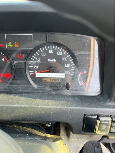 ISUZU ELF、走行距離37481km、キー付きのトラック。