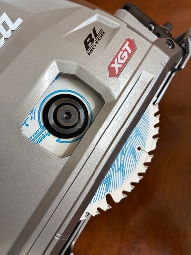 マキタ　makita　SP001G　プランジマルノコ　中古品　本体のみ　36-40V　155～165mm　ストレートガード付 Amazon | マキタ(Makita) 165mm充電式プランジマルノコ 40Vmax 本体
