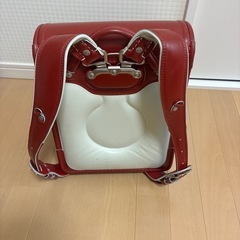 赤のランドセルの画像