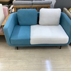 3人掛けソファー　クッション付きの画像