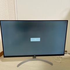 LG 4K31.5インチモニター、サウンドバーの画像