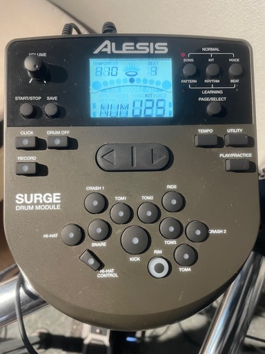電子ドラム　
マット、スピーカー付き！ 