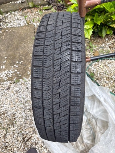 ブリジストンスタッドレス 24年11月製造 サイズ 155/65R14 アルミホイル付