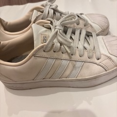 23cm adidasスニーカーの画像